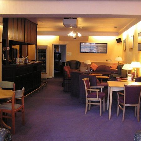 Cadogan Hotel Нюмаркет Екстериор снимка