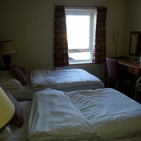 Cadogan Hotel Нюмаркет Екстериор снимка