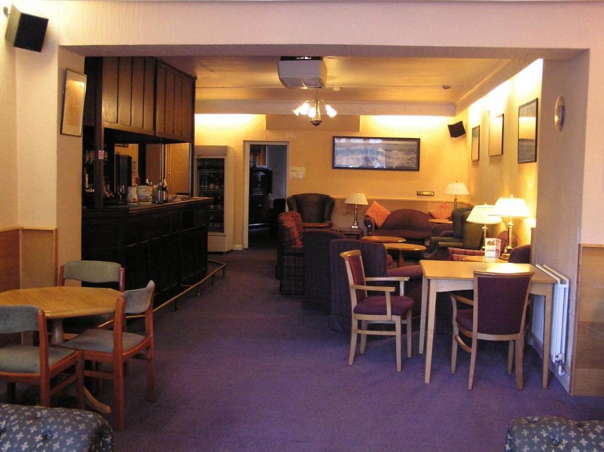 Cadogan Hotel Нюмаркет Екстериор снимка