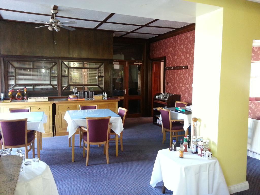 Cadogan Hotel Нюмаркет Екстериор снимка